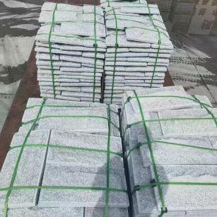 大庆 芝麻白蘑菇石装车出货