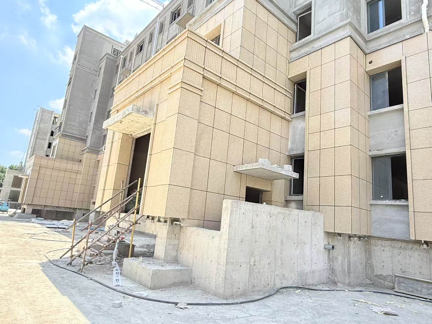 大庆 黄金麻干挂，工地实拍