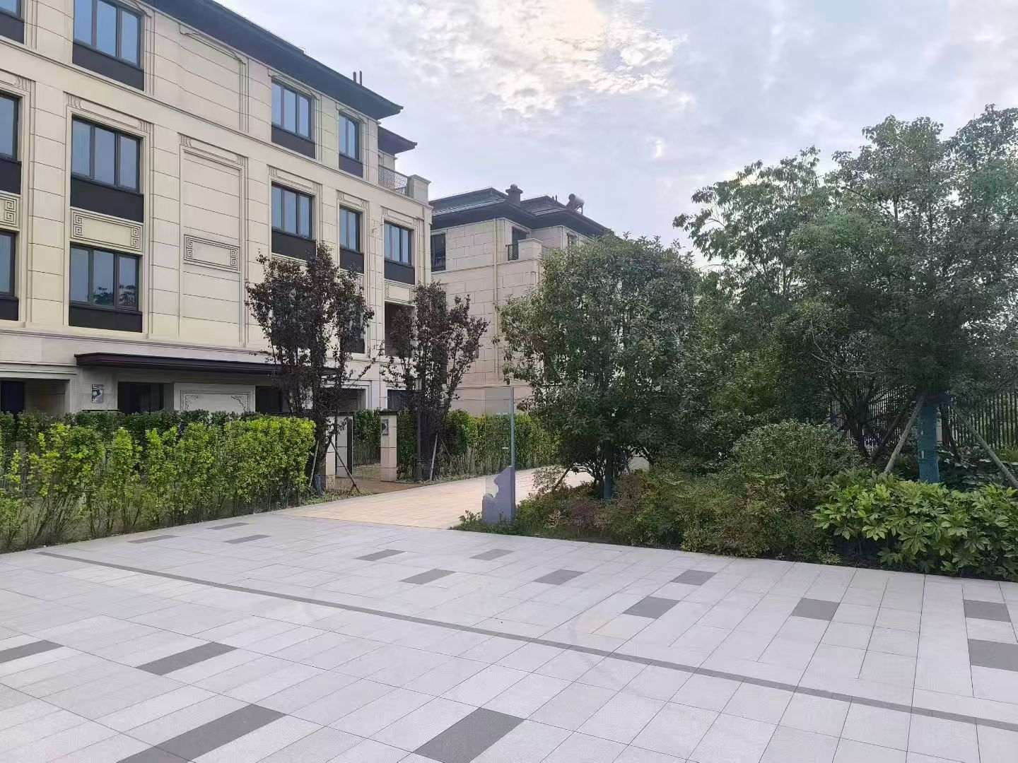 大庆 芝麻白与芝麻白搭配铺装，尺寸1200*600