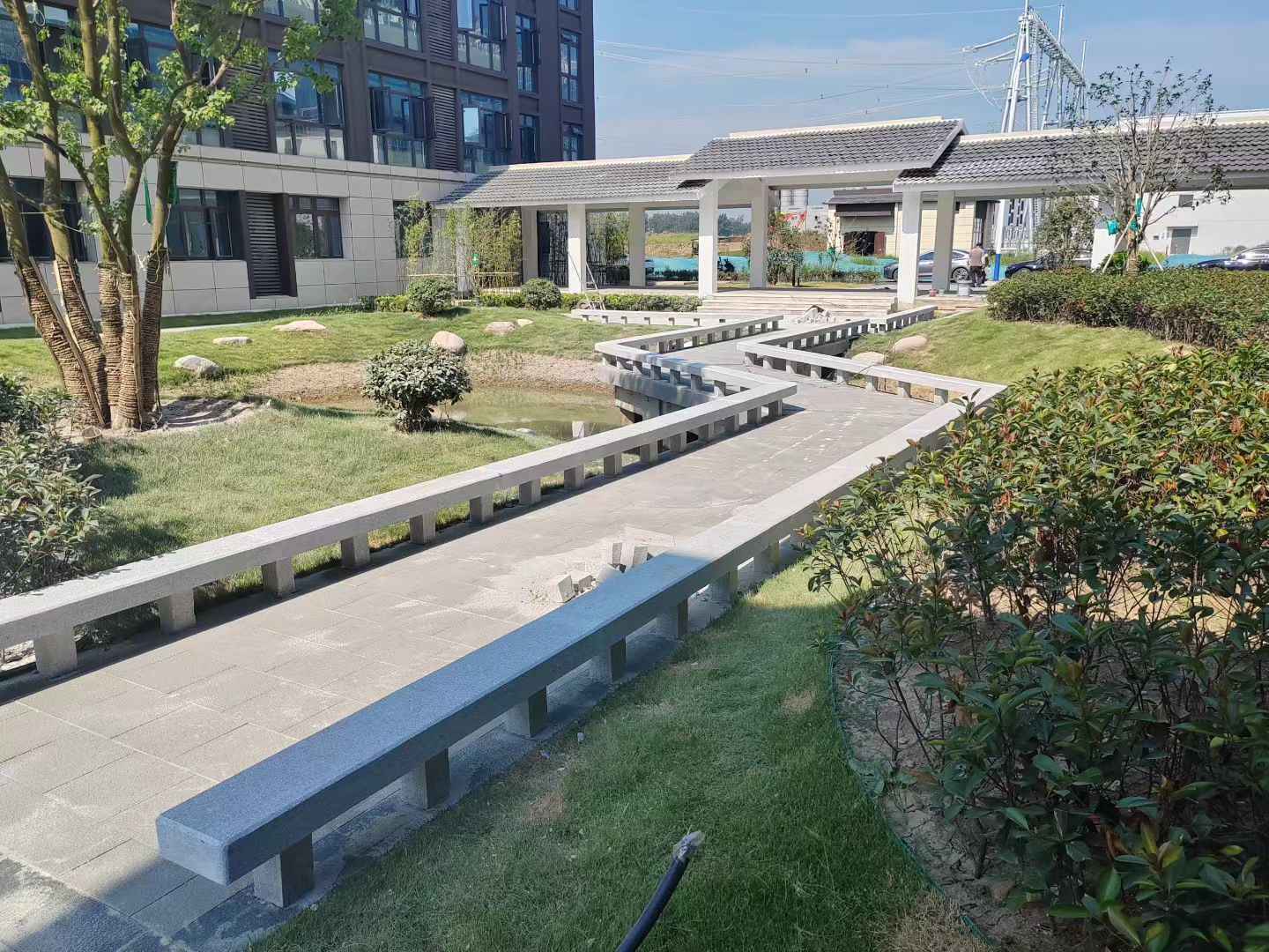 大庆 芝麻灰小区坐凳&栏杆安装效果